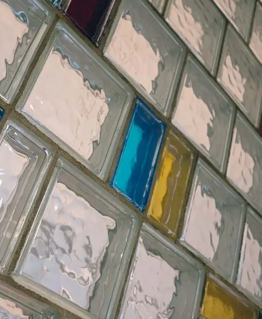 Farbige Glasbausteine im Treppenhaus